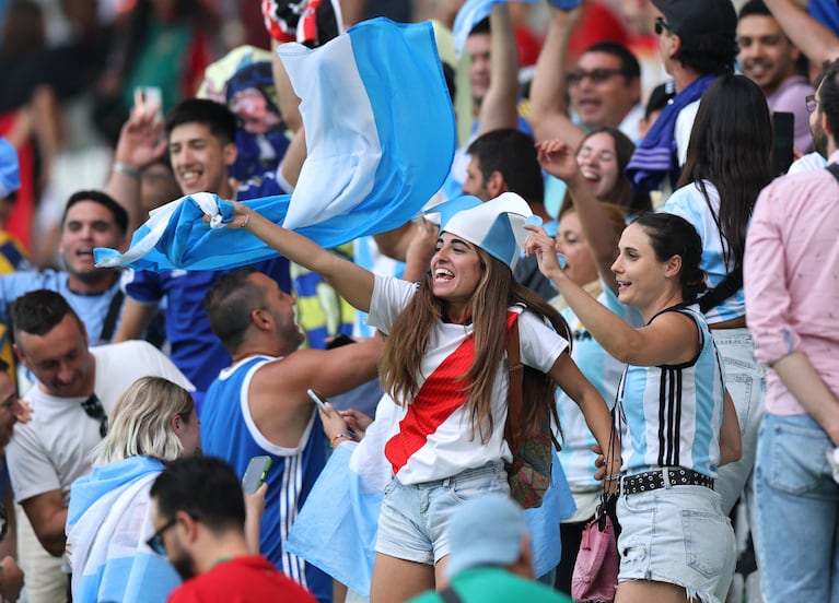 Paris 2024 Olympics - Football - Men's Group B - Argentina vs Morocco - Geoffroy-Guichard Stadium, Saint-Etienne, France - July 24, 2024. Argentina fans react in the stands. REUTERS/Thaier Al-Sudani