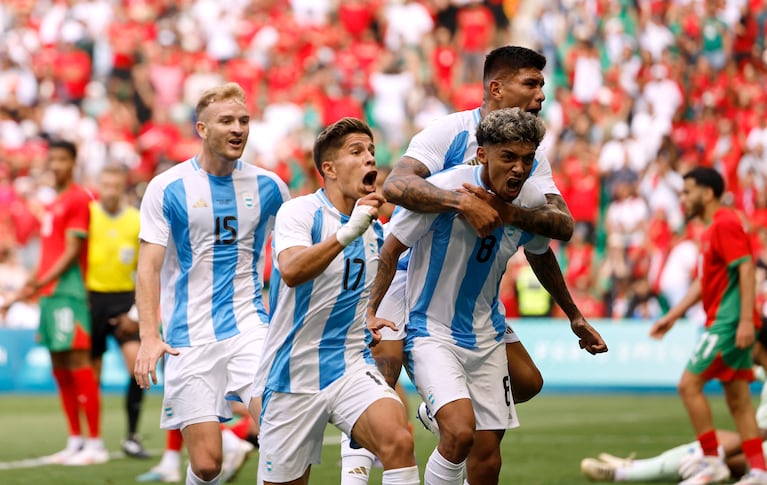 Paris 2024 Olympics - Football - Men's Group B - Argentina vs Morocco - Geoffroy-Guichard Stadium, Saint-Etienne, France - July 24, 2024. Cristian Medina of Argentina celebrates scoring their second goal with teammates. REUTERS/Thaier Al-Sudani