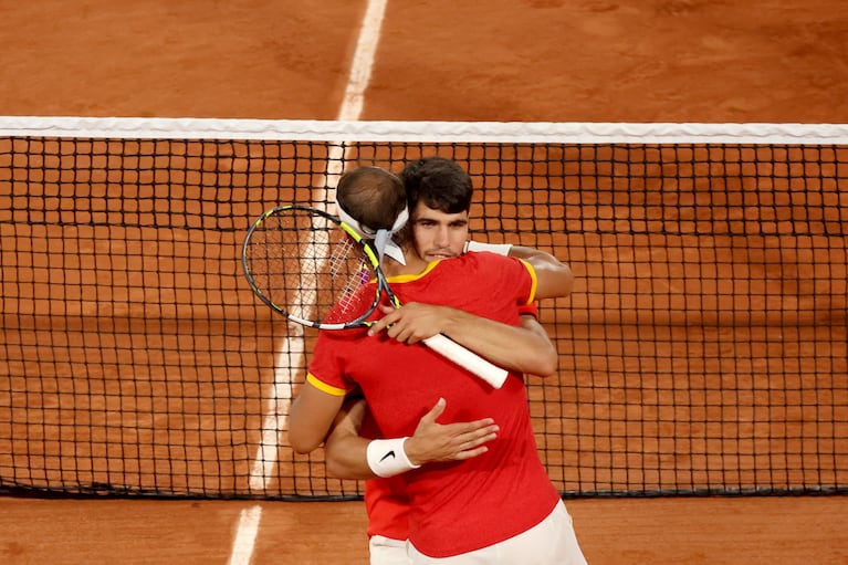 Paris 2024 Olympics - Tennis - Men's Doubles Quarterfinals - Roland-Garros Stadium, Paris, France - July 31, 2024. Carlos Alcaraz of Spain and Rafael Nadal of Spain react after losing their match against Austin Krajicek of United States and Rajeev Ram of United States. REUTERS/Phil Noble