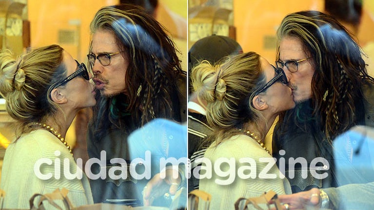 ¡Pasión sin edad! Steven Tyler, enamorado y a los besos con su novia, 40 años menor. (Foto: Grosby Group)