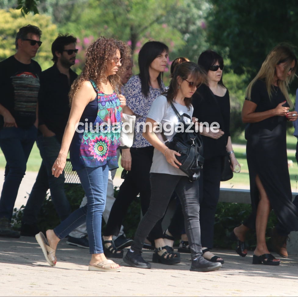 Patricia Sosa y Marilina Ross en el último adiós de María Engracia, la madre de Lucía y Joaquín Galán. (Foto: Movilpress)