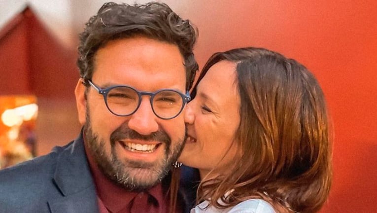 Paula Chaves apoyó a Damián Betular en la apertura de su pastelería.