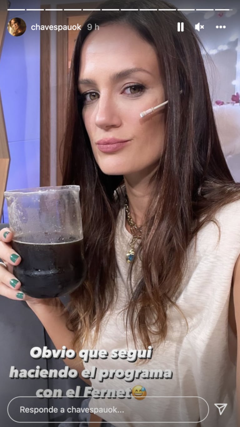 Paula Chaves se mostró con un vaso fernetero en Cortá por Lozano