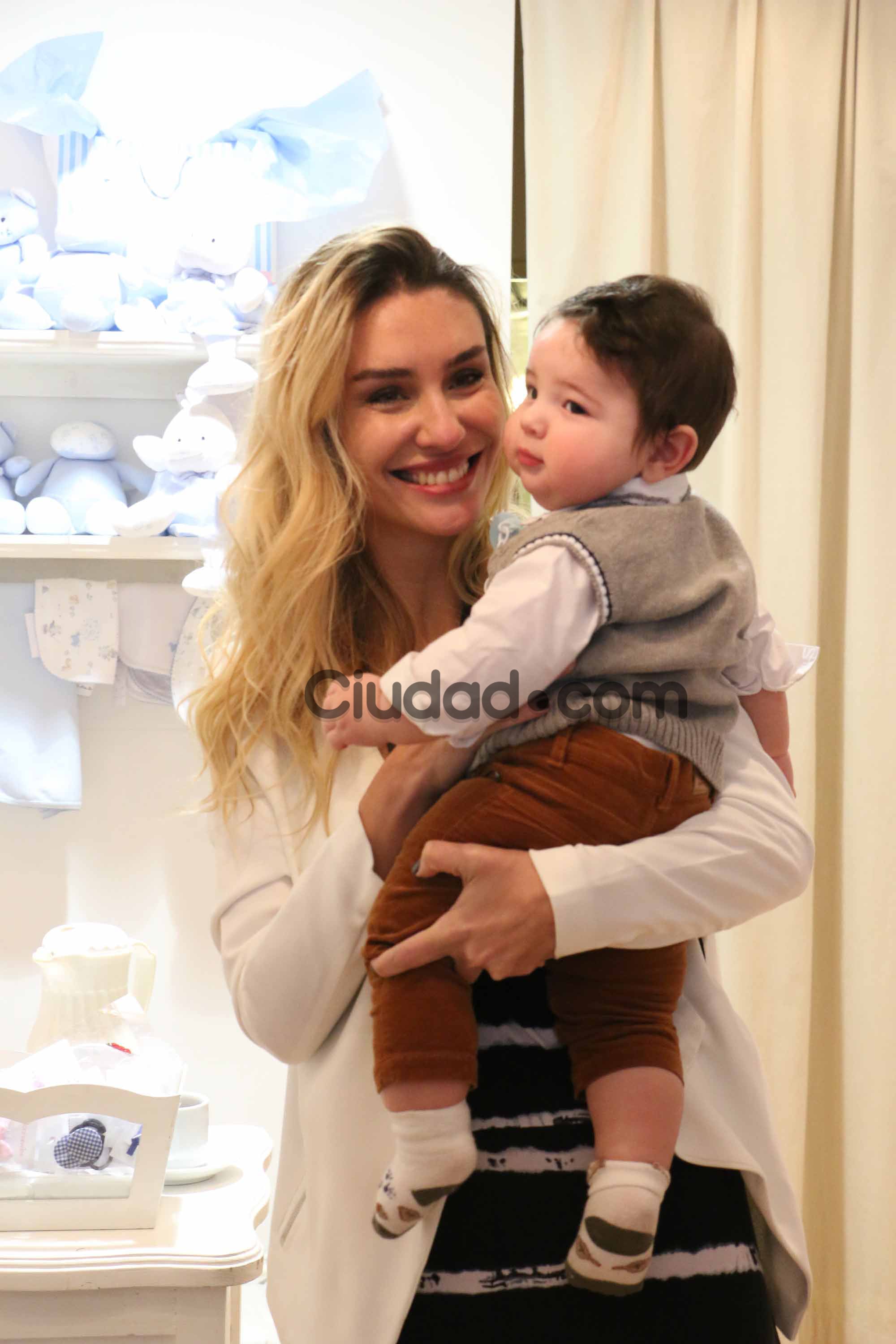 Paula Morales con su hijo Valentino, de 8 meses. (Fotos: Movilpress-Ciudad.com)