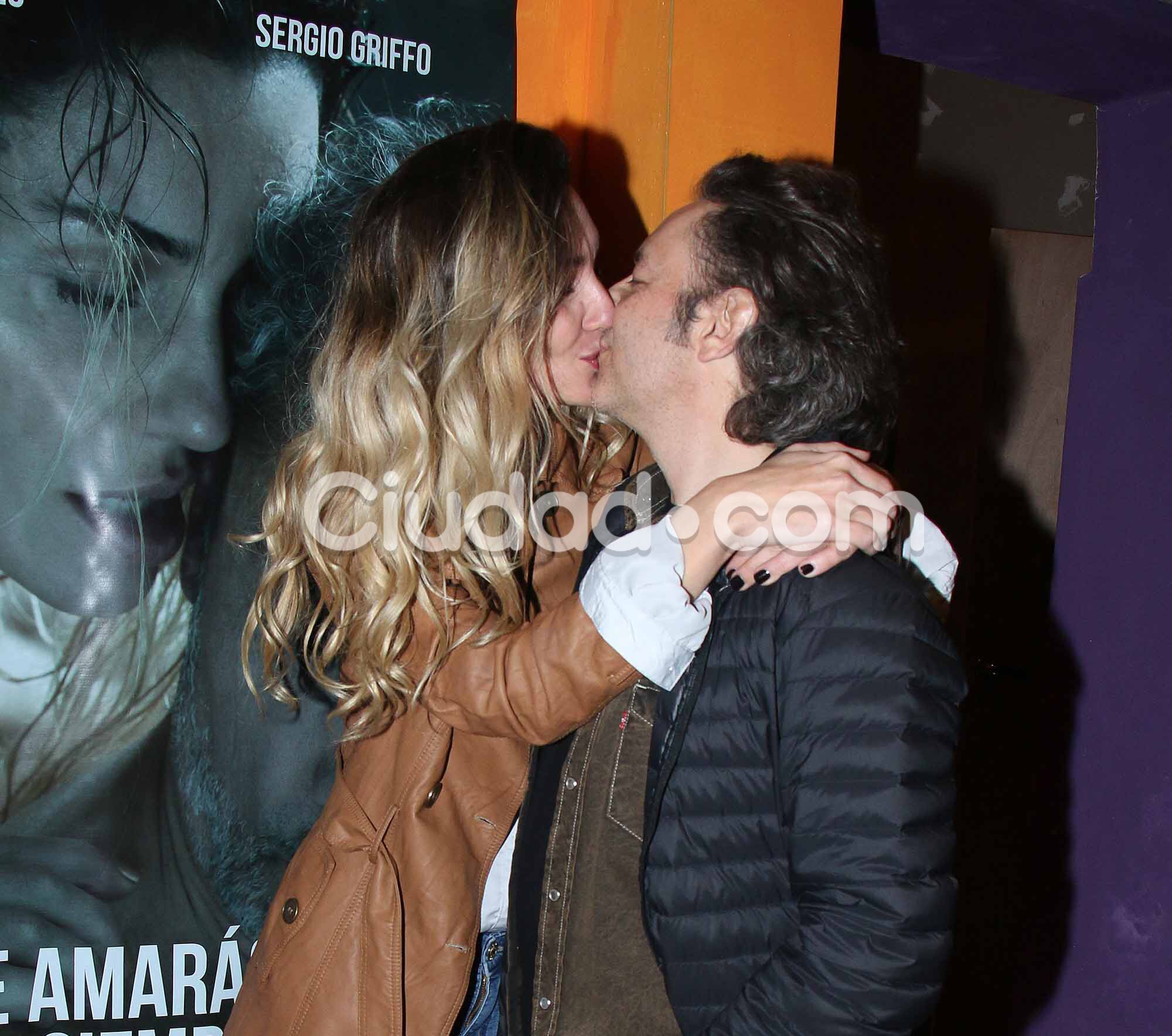 Paula Morales y Fabián Vena tras el debut de Me amarás por siempre jamás. (Foto: Movilpress)