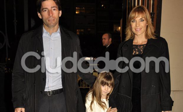 Paula Trápani con su marido Sebastián y Malena, una de sus hijas. (Foto: Jennifer Rubio-Ciudad.com)