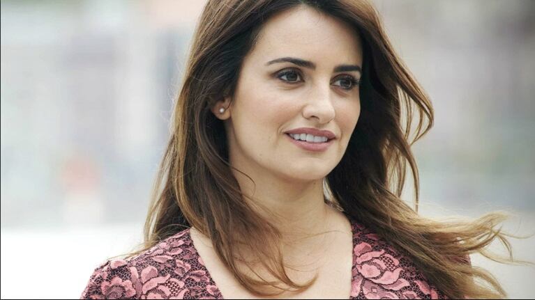 Penélope Cruz recibió el César de Honor del cine francés de manos de Pedro Almodóvar (Foto: Web)