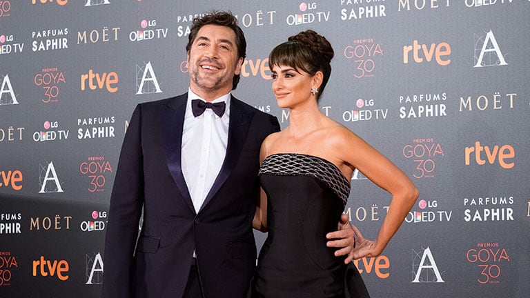 Penélope Cruz y Javier Bardem donaron 100 mil guantes y 20 mil barbijos a los médicos que luchan contra el coronavirus