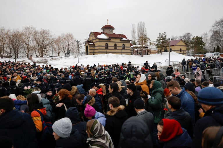 People gather near the Borisovskoye cemetery during the funeral of Russian opposition politician Alexei Navalny in Moscow, Russia, March 1, 2024. REUTERS/Stringer