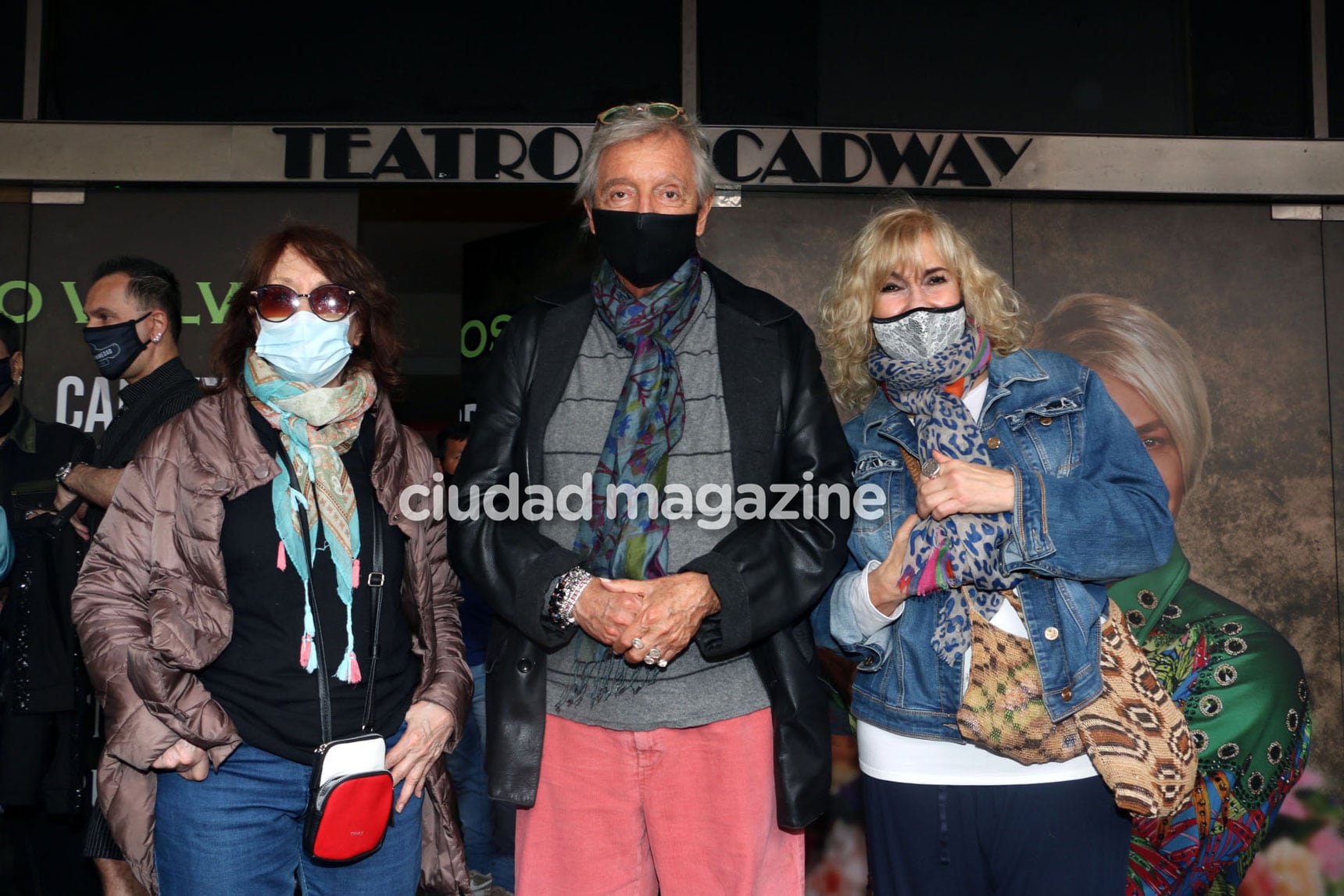 Pepito Cibrián y Georgina Barbarossa en la marcha de los actores que lideró Flavio Mendoza. (Foto: Movilpress)