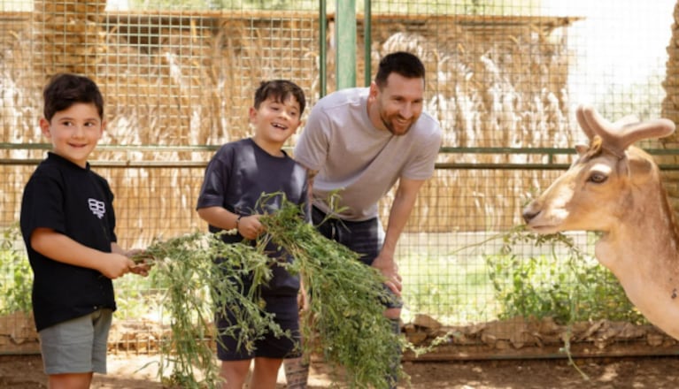 Pese al escándalo, Lionel Messi y Antonela Roccuzzo se mostraron sonrientes en Arabia Saudita: el álbum de fotos