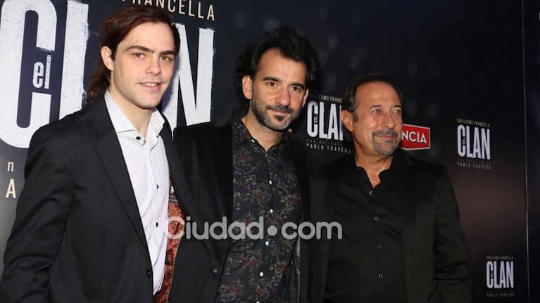 Peter Lanzani, Pablo Trapero y Guillermo Francella al frente de El Clan (Foto: Movilpress). 