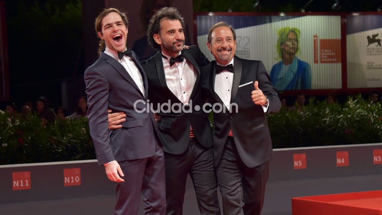 Peter Lanzani, Pablo Trapero y Guillermo Francella en el Festival de Venecia  (Foto: AFP). 