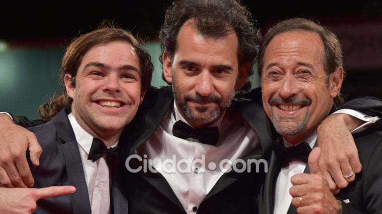 Peter Lanzani, Pablo Trapero y Guillermo Francella en el Festival de Venecia  (Foto: AFP). 