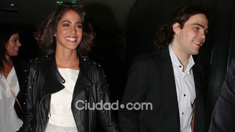 Peter Lanzani y Tini Stoessel, súper enamorados (Fotos: Movilpress). 