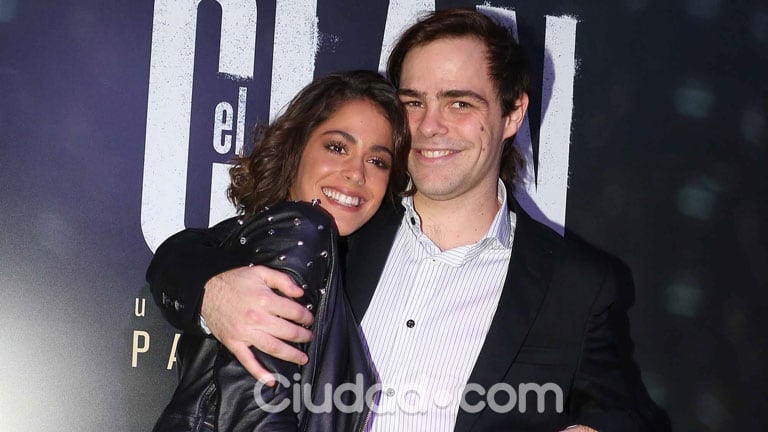 Peter Lanzani y Tini Stoessel, súper enamorados (Fotos: Movilpress). 