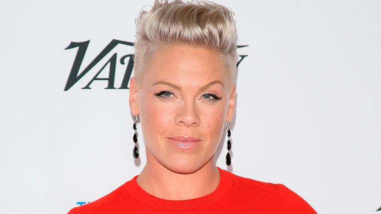 Pink sigue hospitalizada en Sydney, cancela su tercer concierto