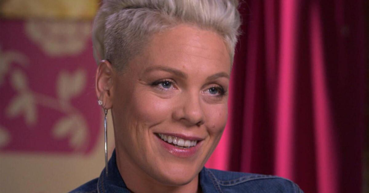 Pink sigue mirando con recelo a Donald Trump