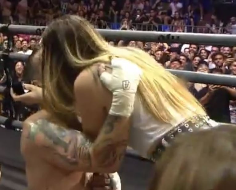 Piti Fernández de Las Pastillas del Abuelo le pidió casamiento a su novia en un ring de boxeo: el video