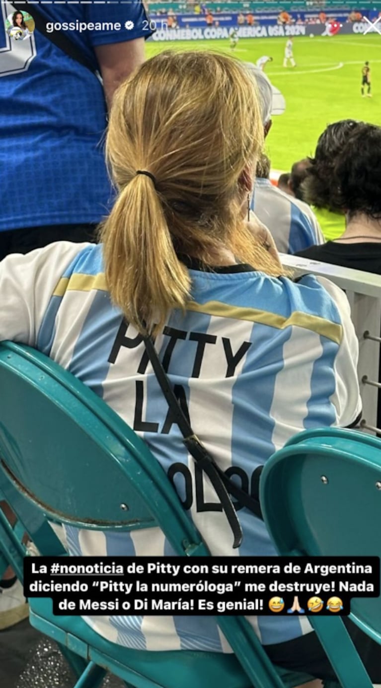 Pitty La Numeróloga lució una camiseta personalizada con su nombre.