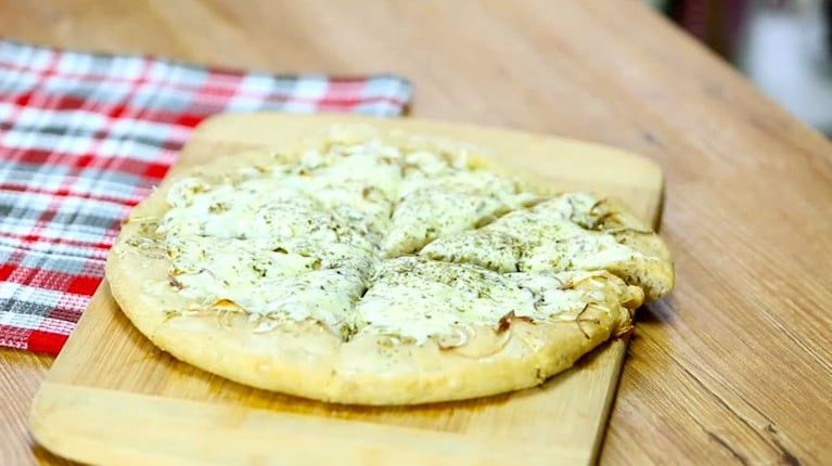 Pizza media masa: receta fácil, paso a paso 