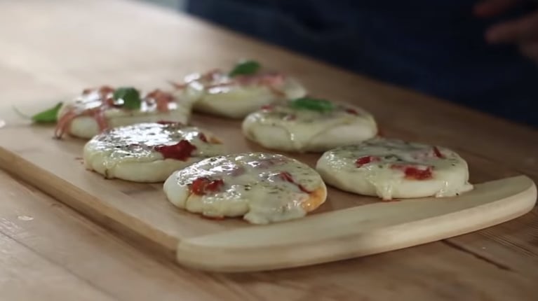 Pizzetas: la receta ideal para un viernes con amigos 