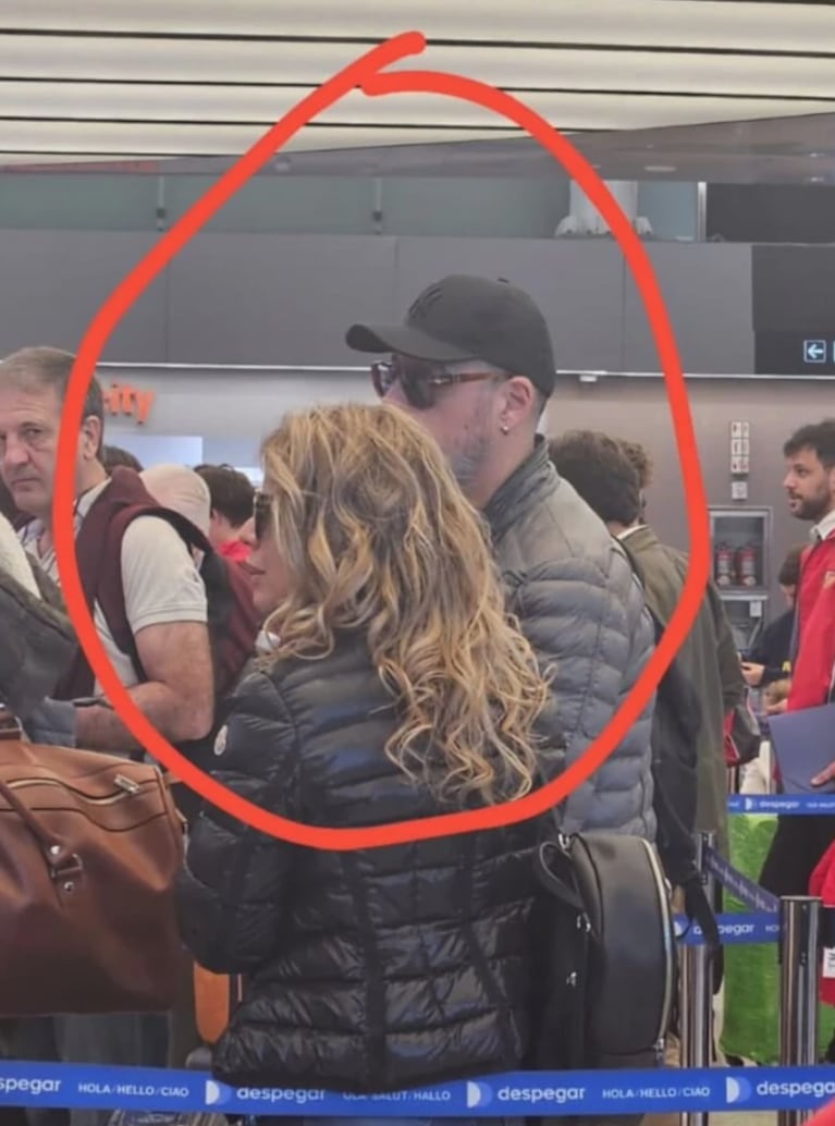 Pochi de Gossipeame compartió fotos de la pareja en Londres.