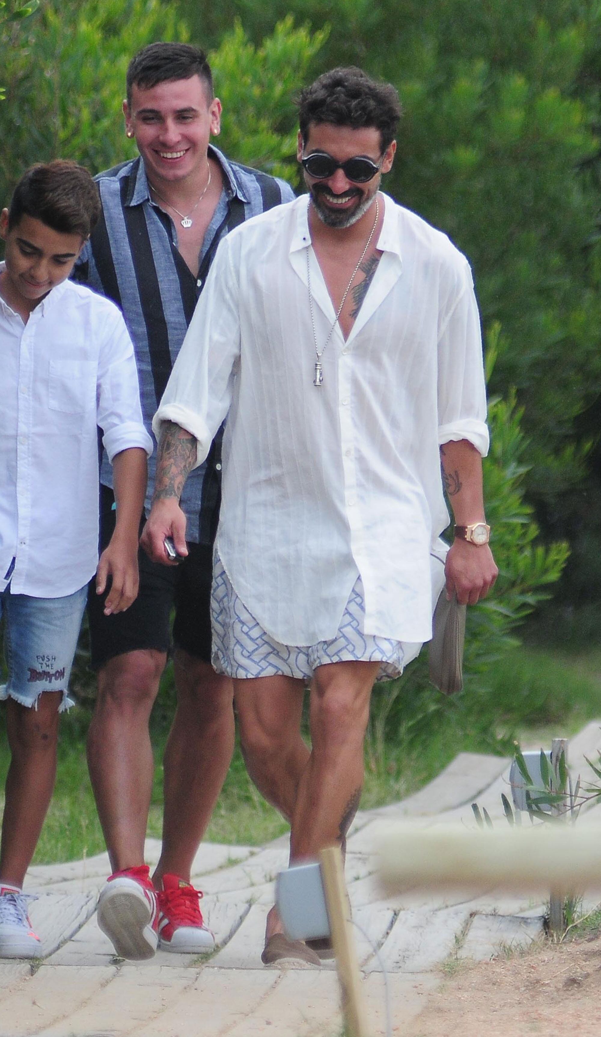 Pocho Lavezzi y los mejores looks playeros de los famosos en Punta del Este. (Foto: GM Press)