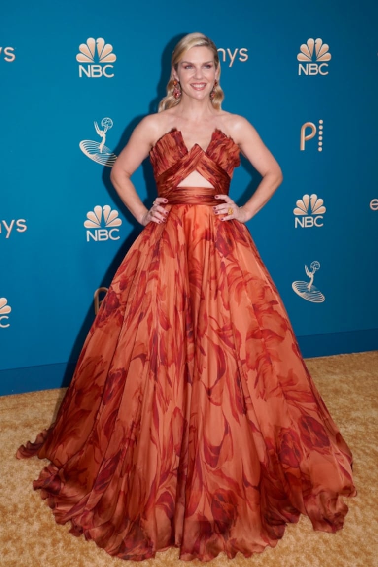 Premios Emmy 2022: los looks en la alfombra roja y la ceremonia en vivo