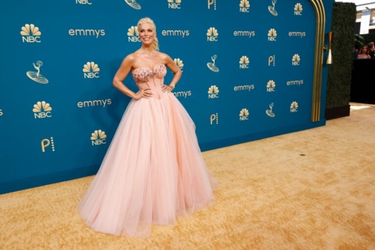 Premios Emmy 2022: los looks en la alfombra roja y la ceremonia en vivo