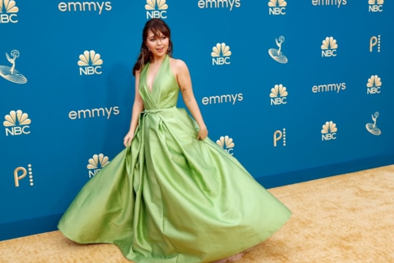 Premios Emmy 2022: los looks en la alfombra roja y la ceremonia en vivo