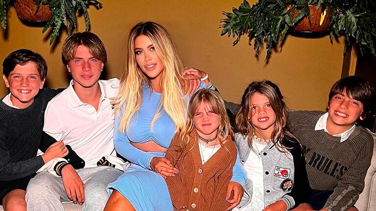 Qué elegancia la de Francia: los hijos de Wanda Nara estrenaron su uniforme escolar con un percance en la corbata