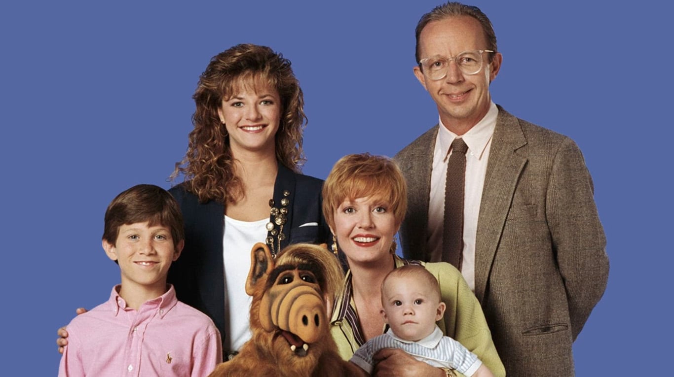 Qué pasó con los protagonistas de ALF, una serie marcada por una “maldición".