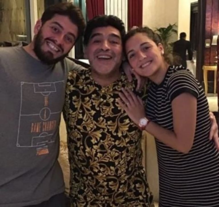 Qué tiene el valioso contenedor que Diego Maradona tenía en Dubai y Morla hizo abrir: pelotas de lujo, camisetas históricas ¡y más!