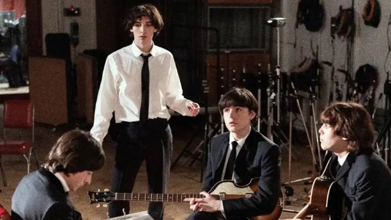 Quiénes son los actores que interpretarán a John Lennon y Paul McCartney en la biopic de los Beatles