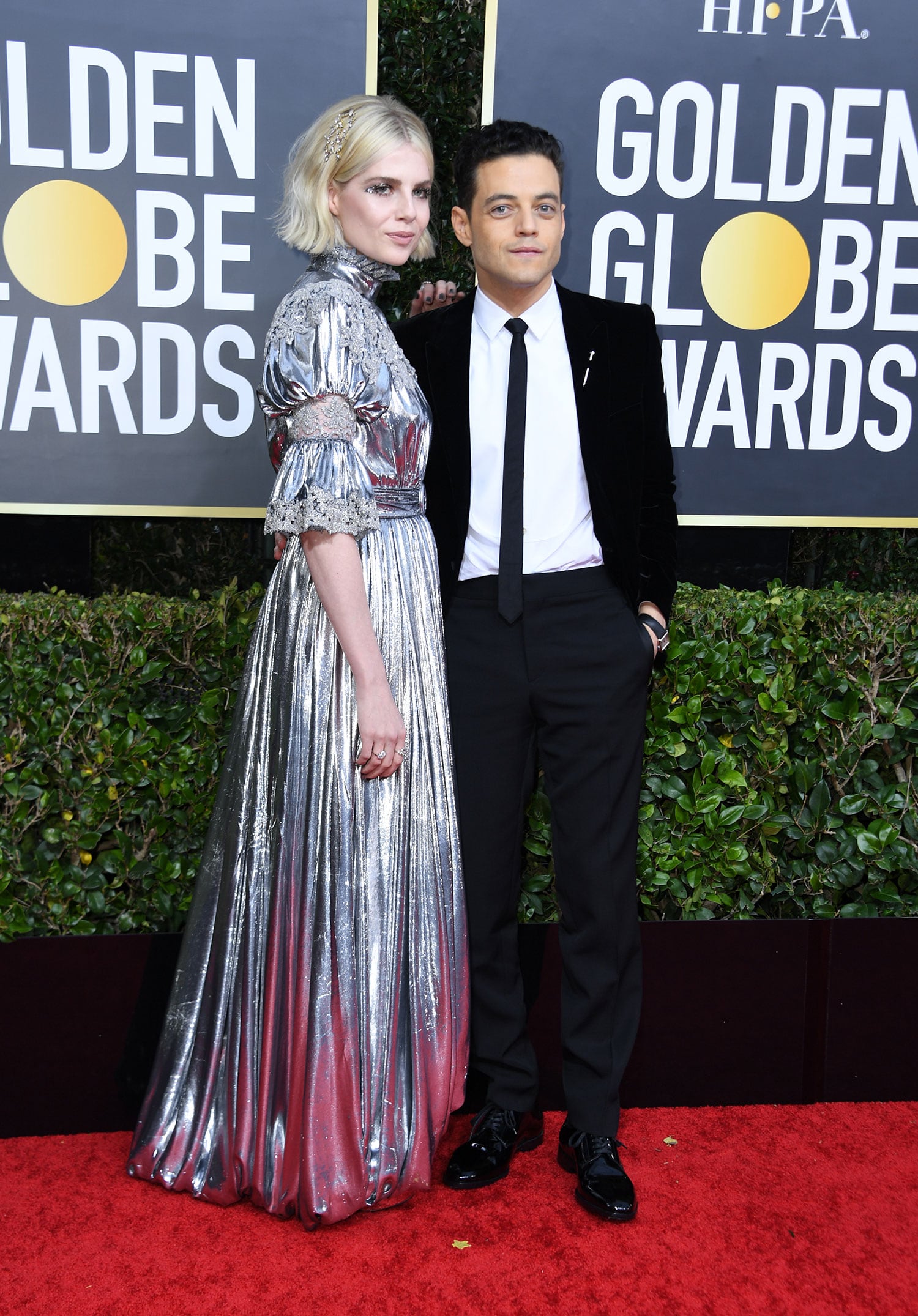 Rami Malek y Lucy Boynton, otra de las parejas de la noche de los Globos de Oro (Fotos: AFP).