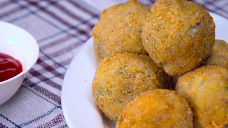 Receta fácil de albóndigas de pescado con sorpresa de muzzarella