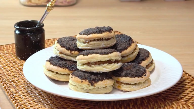 Receta fácil de tortitas negras rellenas: el secreto para más sabor 