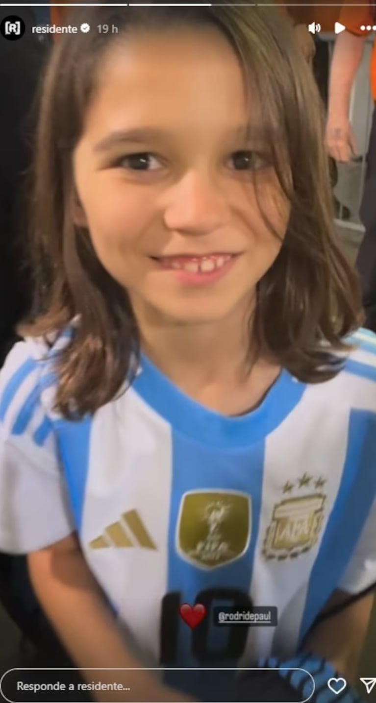 Residente fue con su hijo Milo a ver a la Selección Argentina contra Chile en el marco de la Copa América.