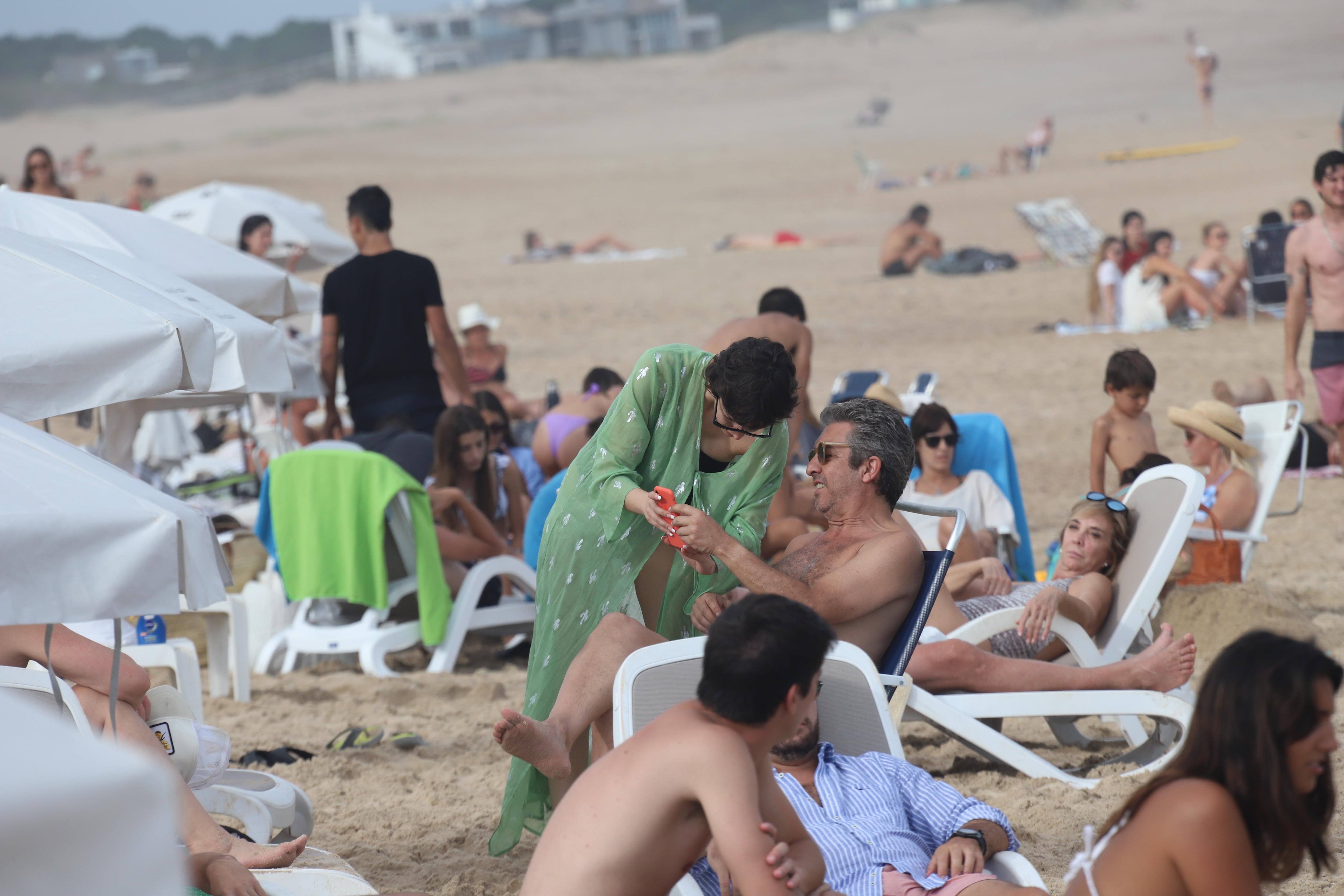 Ricardo Darín y Florencia Bas, 31 años de amor en Punta del Este. (Foto: GMPress)