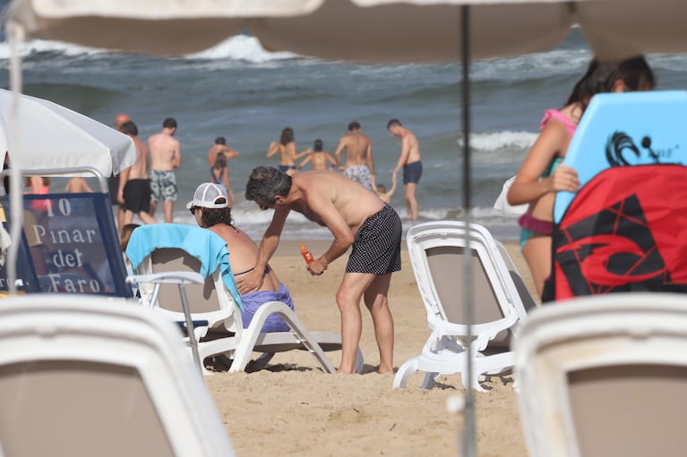 Ricardo Darín y Florencia Bas, 31 años de amor en Punta del Este. (Foto: GMPress)