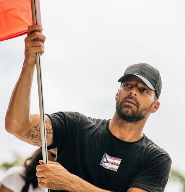 Ricky Martin protestó en las calles de Puerto Rico y exigió la renuncia del gobernador 