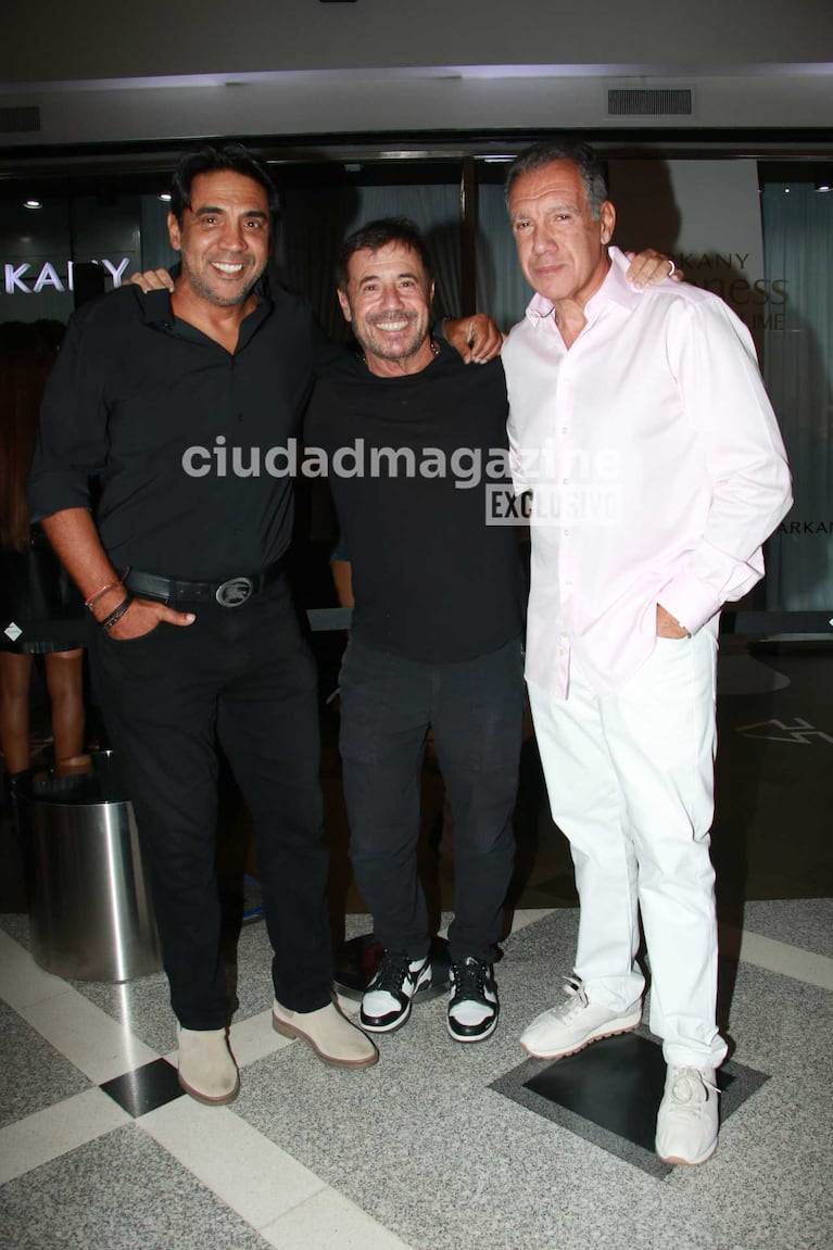 Ricky sarkany junto a Coco Fernández y Daniel Hadad (Foto: Movilpress)