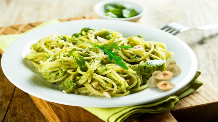 Rigatoni con pesto de rúcula: un festín de pasta con un toque fresco y audaz