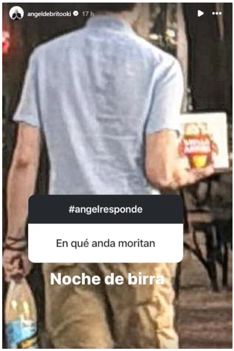 Roberto dirigiéndose a su "noche de birra".