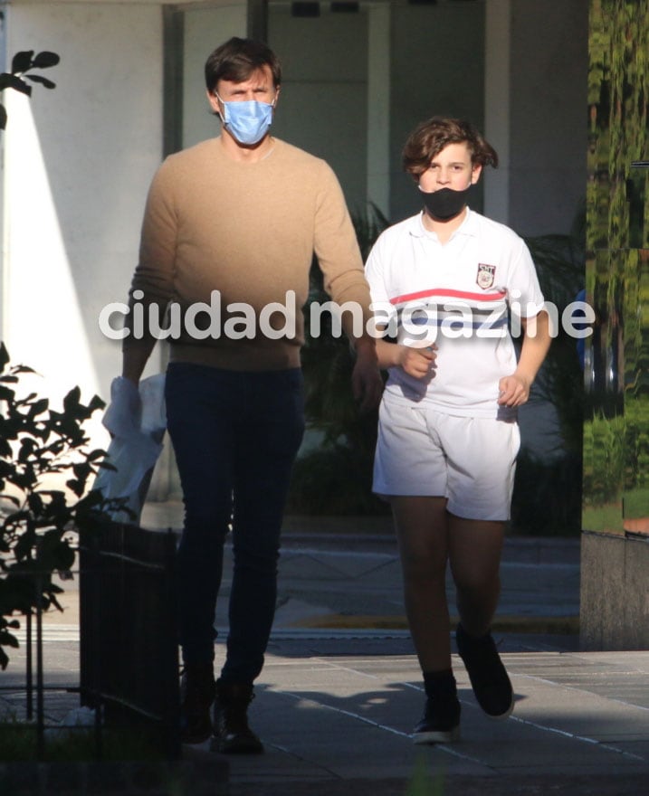 Roberto García Moritán y Bautista Vicuña, de compras antes del festejo (Fotos: Movilpress).