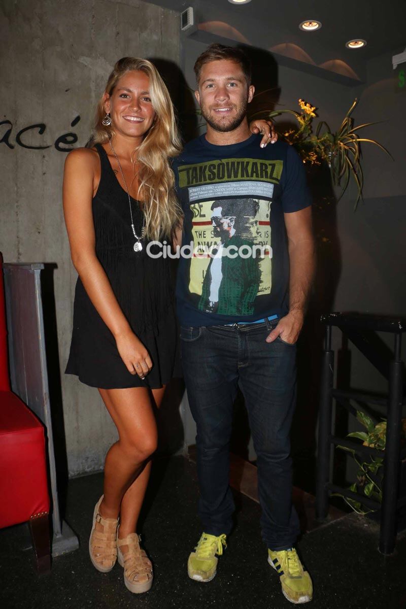 Rochi Igarzábal y Nico Riera, dos ex con buena onda. (Foto: Movilpress)