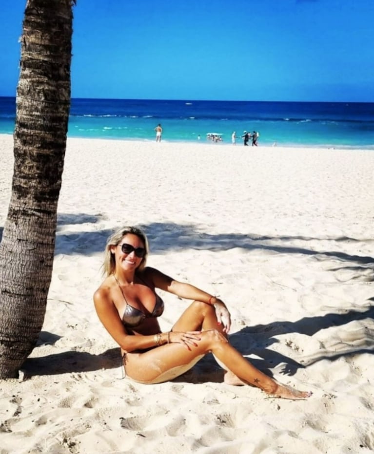 Rocío Oliva deslumbró con una microbikini metalizada en Punta Cana