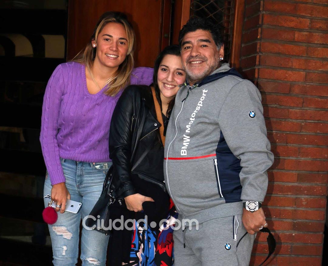 Rocío Oliva, Jana y Diego Maradona festejaron el Día del Padre en la casona de Villa Devoto. (Foto: Ciudad.com - Movilpress)