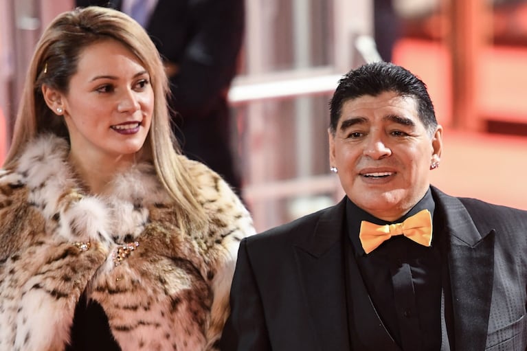 Rocío Oliva y Diego Maradona. (Foto: AFP)